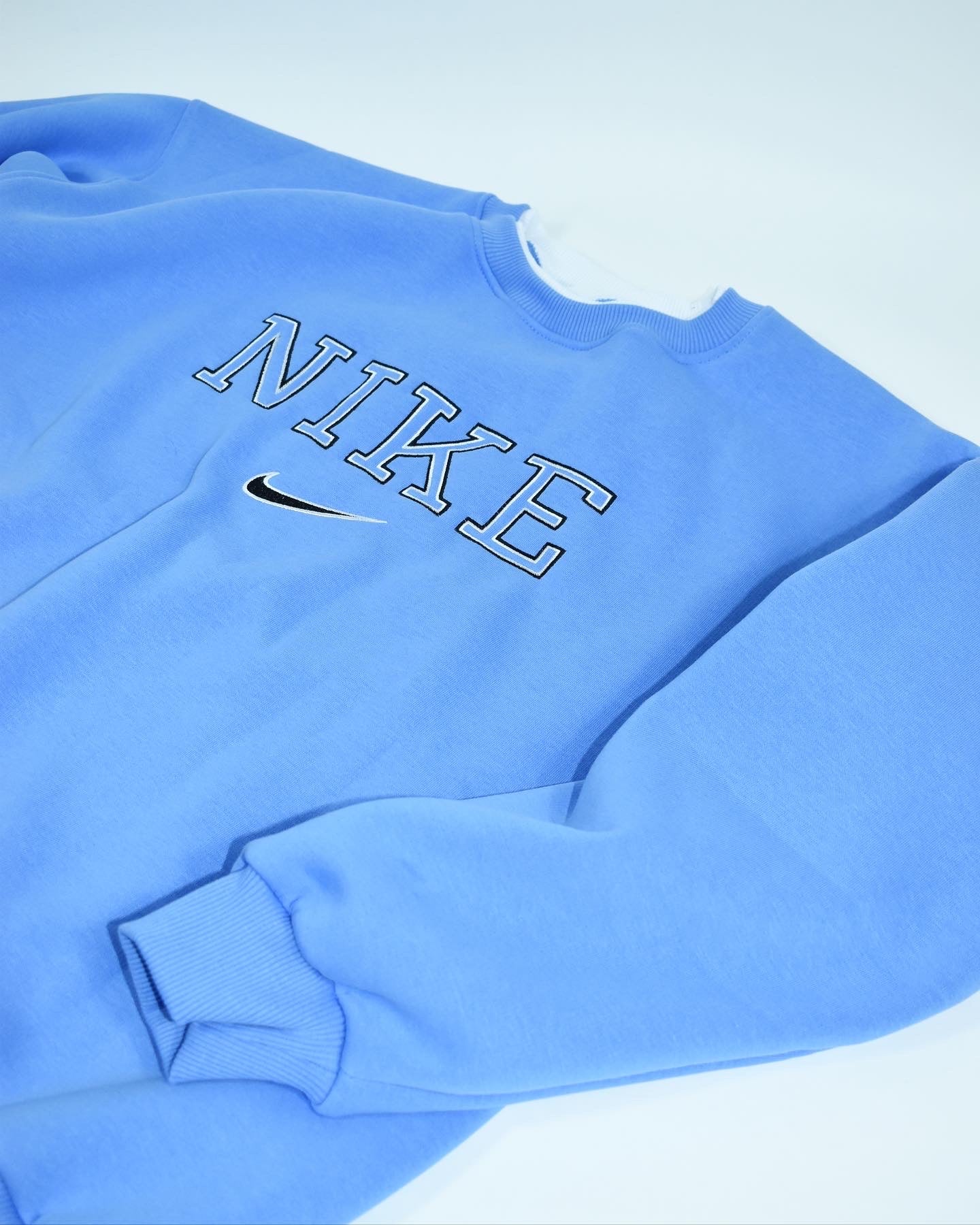 Light blue vintage 2025 nike logo embroidered crewnec