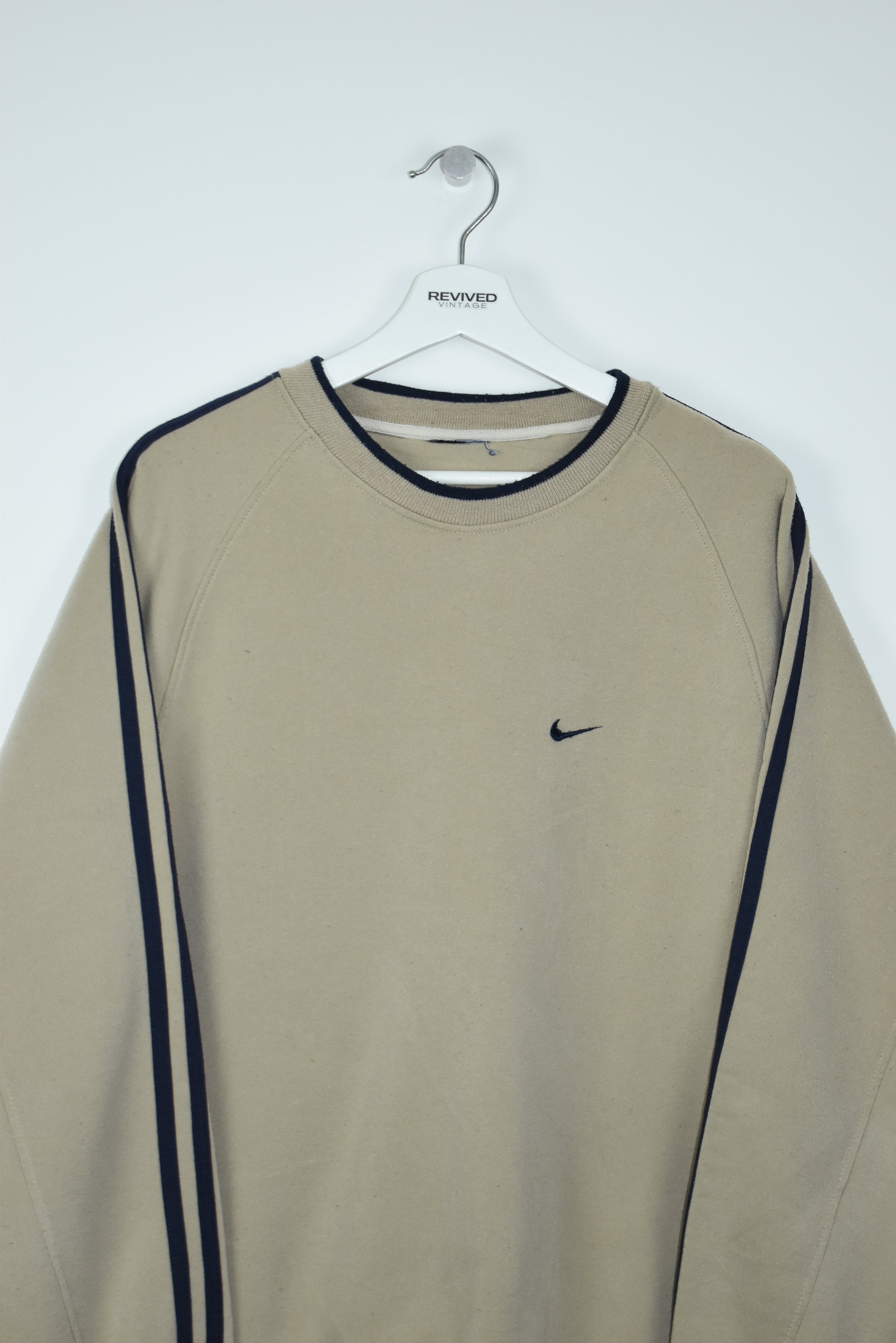 Nike small outlet logo sweatshirt